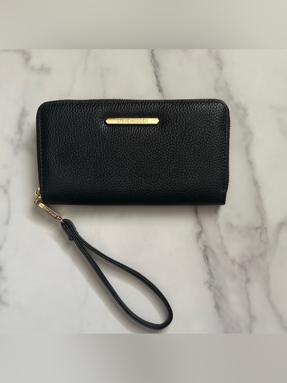 Steve Madden Black Pebble Zip Wallet with Wristlet